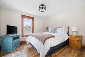 4 bedrooms, travel cot, WiFi, bed sheets