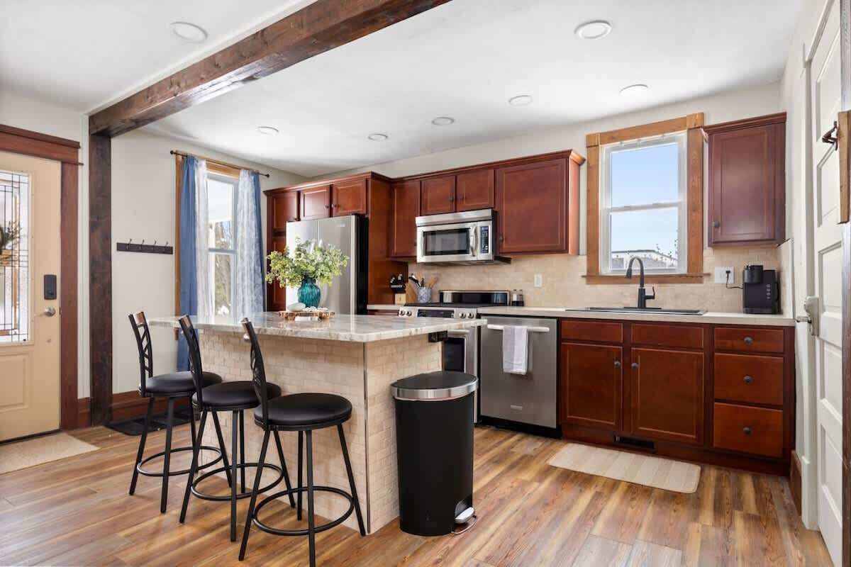 Kjøleskap, mikrobølgeovn, ovn og kokeplater