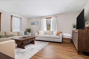 Una televisión, libros