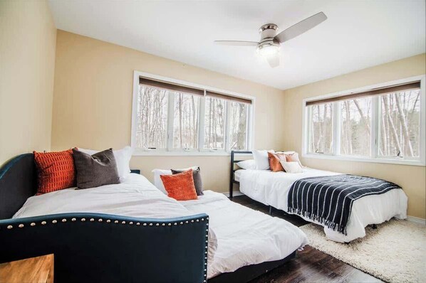 3 عدّة غرف نوم وسرير سفر وواي فاي