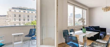 Studio, 1 Bedroom, Balcony, City View | Interior