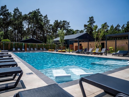 Pool. Beautiful chalet with airco, in a holiday park