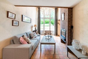 Smart-tv och eldstad