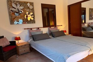 3 chambres, fer et planche à repasser, Wi-Fi gratuit, draps fournis