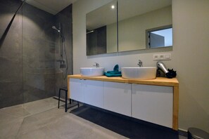 Shower - Holiday Home with pond in Poperinge (Roesbrugge)