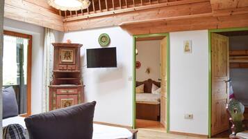 2 bedrooms, travel cot, free WiFi