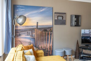 Smart TV - Retro studio with sleeping area (Middelkerke)