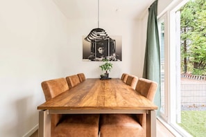 Dining - Charming holiday home in Poortugaal with garden (Poortugaal)