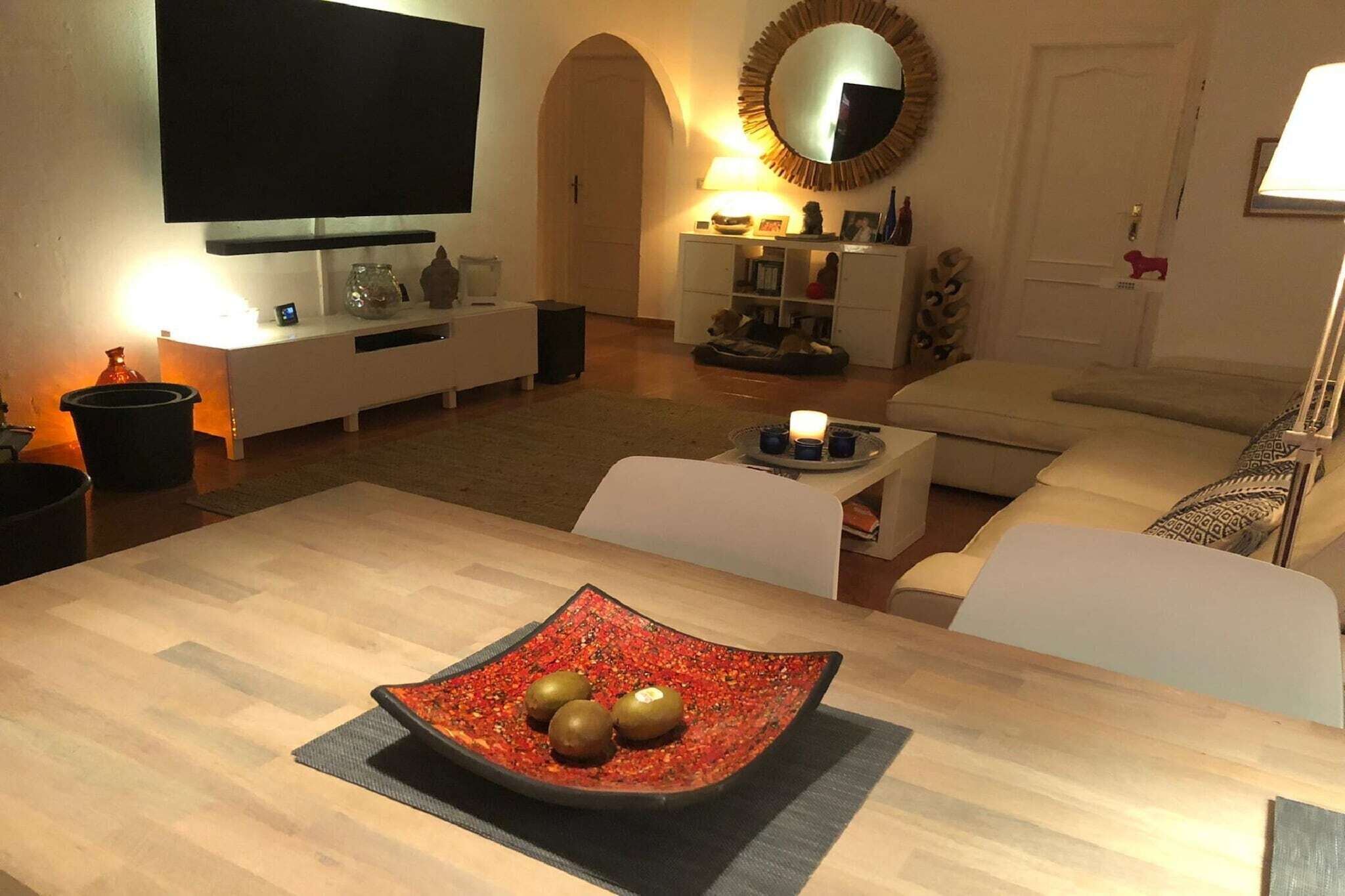 Een smart-tv en een dvd-speler