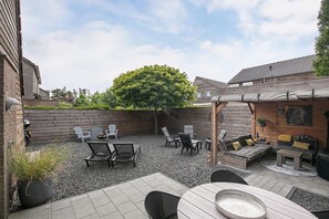 屋外ダイニングエリア