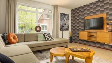 Fernseher, DVD-Player, Stereoanlage