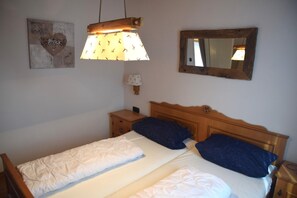 2 bedrooms, travel crib, free WiFi, bed sheets