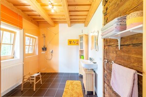 Douche, serviettes fournies