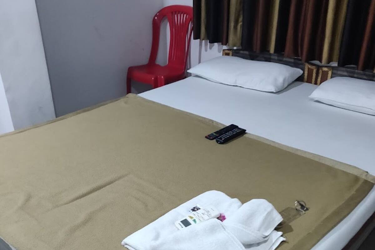 Egyptian cotton sheets, premium bedding, desk, free WiFi