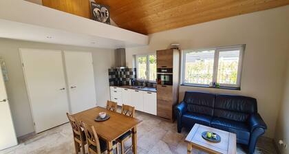 Beachside Getaway with Garden & barbecue