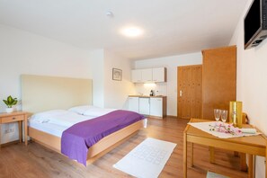 Unclassified image, 3 of 24, button