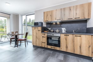 Frigorifero, microonde, forno, piano cottura