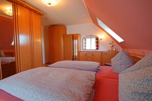 2 bedrooms, iron/ironing board, travel crib, free WiFi