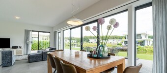 16p spacious villa on the water in Zeewolde