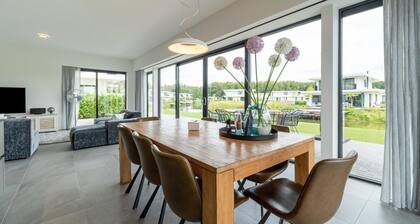 16p spacious villa on the water in Zeewolde
