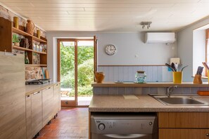 Microwave, oven, stovetop, dishwasher