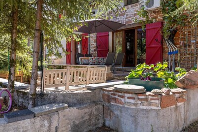 Country House near Parc du Morvan with Pool