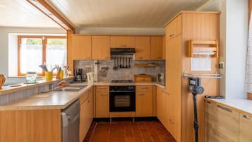 Micro-ondes, four, plaque de cuisson, lave-vaisselle