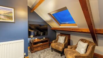 Habitación cuádruple estándar, 2 habitaciones | Ropa de cama de alta calidad y decoración personalizada