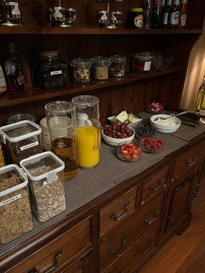 Daily cooked-to-order breakfast for a fee - Brooklands Guest House  (Penrith)