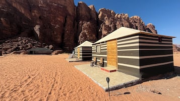 Chambre Triple Luxe, 1 chambre, salle de bains privée, vue montagne | Literie hypoallergénique, décoration personnalisée