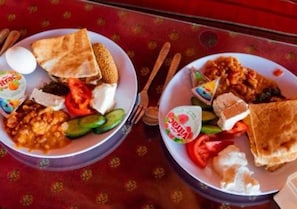 Free daily buffet breakfast - Milky Way Nights Camp (Wadi Rum)