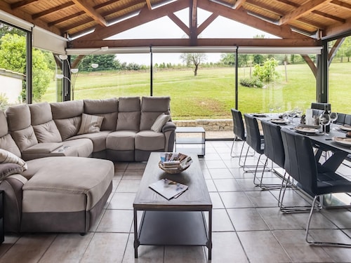 Escapade au bord de la piscine en Dordogne
