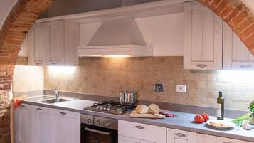 KĂŒhlschrank, Ofen, Herdplatte, GeschirrspĂŒler