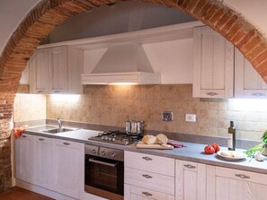 Kühlschrank, Ofen, Herdplatte, Geschirrspüler