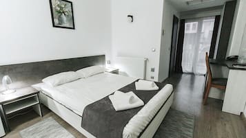 Habitación económica doble | Minibar, wifi gratis, ropa de cama