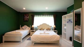 Family Triple Room, Multiple Beds, Non Smoking, Pool Access