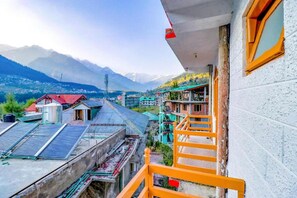 View from room - Forest Retreat (Manali)