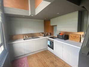 Private kitchen - Stunning Loft in Central Hove with Free Parking.
5 Min walk to the sea
Quiet  (Brighton and Hove)