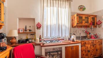 Geladeira, fogão, cooktop, lava-louças