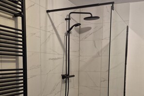 Shower, hair dryer - Ferienhaus in Willingen nahe Skipisten (Willingen)