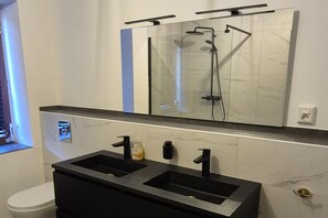 Shower, hair dryer - Ferienhaus in Willingen nahe Skipisten (Willingen)