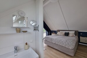 4 bedrooms, free WiFi - Water Villa in Balk with Private Jetty (Balk)