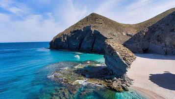 Una spiaggia nelle vicinanze