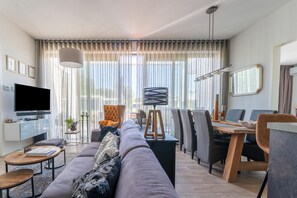 Fernseher, Kamin