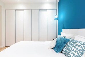 2 bedrooms, desk, iron/ironing board, travel cot - Tasteful Madrid Centre Rios Rosas - Business Ready (Madrid)