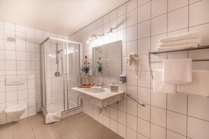 Douche, sèche-cheveux