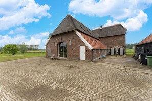 Exterior - Pleasant holiday home in Voorst with garden (Voorst)