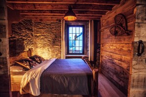 2 bedrooms, travel crib, free WiFi