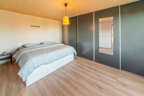 3 bedrooms, travel cot, free WiFi