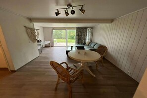 Téléviseur connecté, table de ping-pong